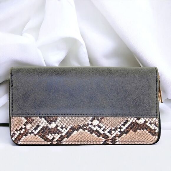 Animal Print Snakeskin Design Vegan Leather Wallet - Picture 2 of 6